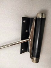 Ferme porte à barillet