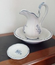 Old toilet service: jug, soap dish, earthenware bowl DELFT sou