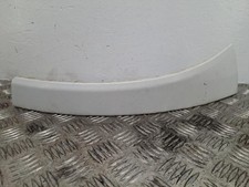 Enjoliveur de phare gauche