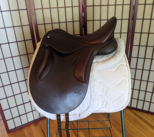 Bates versa saddle - 17.5",