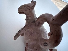 Vase à étrier à bec verseur