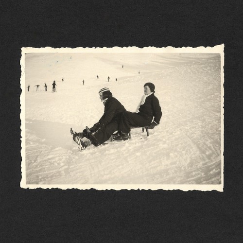 Deux femmes luge neige ski - ,