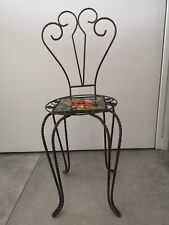 Petite chaise en fer forgé et