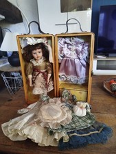 Poupée de collection 1990, visage en porcelaine + Valisette + Vêtements...