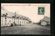 Old postcard Beaumont-en-Véron, Fondation Gréban de Pontourny, La Buanderie et Cour de l 