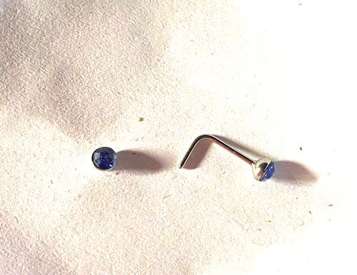 Piercing angle droit nez - a,