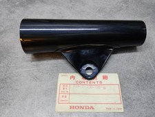 Patte de phare noire coté