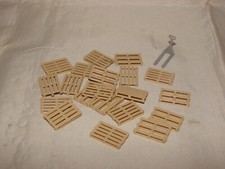 LOT OF 20 EUROPEAN PALLETS + 1 PALLET TRUCK FOR TRAIN DECOR HO