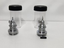 Deux lentilles de marquage de Leitz Wetzlar pour un microscope. en un seul ac...