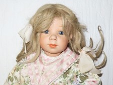 Poupée " Fille En Robe Fleurie "