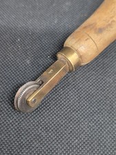 Ancien outil bourrelier