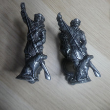 Deux patéres porte fusils -