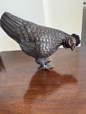 Jolie poule décorative en