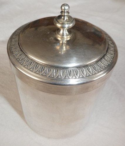 Ancienne boite couverte - , en