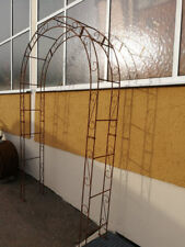 Grille noble arc de rose