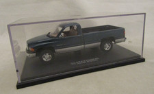 VOITURE 1/43 DODGE RAM 2500 VERT - UNIVERSAL HOBBIES