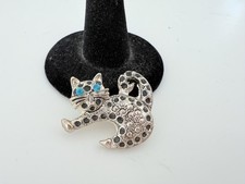 VTG. TEAL CHATON & SHINY SILVER TONE KITTY CAT BROOCH 514