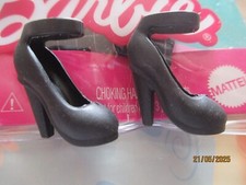 BARBIE DOLL / PAIR OF SHOES .... (2939)