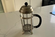 Cafetière à piston ancienne