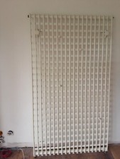 radiateurs décoratifs Acova beiges. 