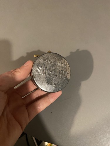 Vintage boite cirage tôle