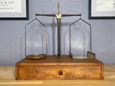 Ancienne balance à pharmacie