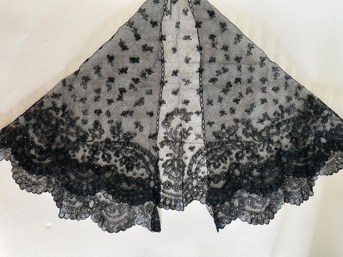 Ancienne mantille noire