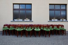 Grand lot de 20 chaises en teck de style scandinave anciennes série importante