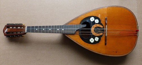 Mandoline instrument de - ,