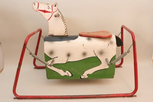 Cheval bascule avec - cheval, à