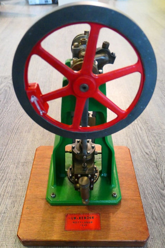 Une machine vapeur lw - machine,