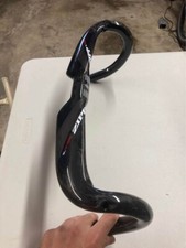 Zipp SL70 aero carbon road handlebar 42 cm c-c internal routing drop bars