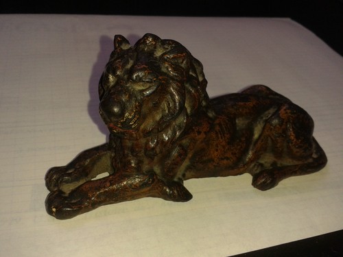 Lion statue en - ,