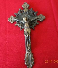ANCIEN CRUCIFIX OU CROIX