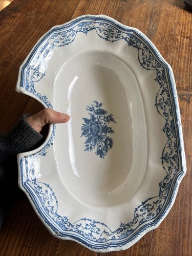 Plat barbe faïence - faïence, xviii