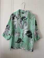 Salon Studio Women’s Green Boxy Notched Collar Button Down Shirt 
