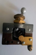Interrupteur ancien pour lampe/ machine, laiton-bakélite-acier
