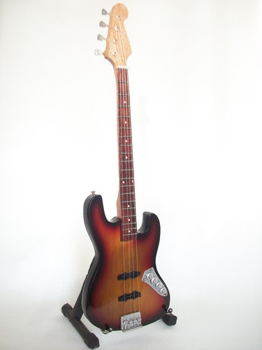 Guitare miniature basse fender - guitare,