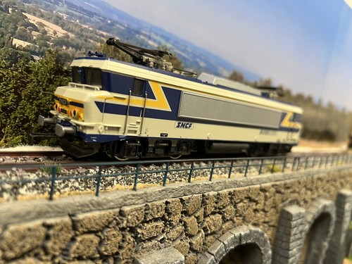 Superbe locomotive 20011 - superbe,