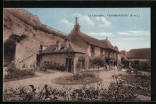 Old postcard Fermaincourt, Le Labyrinthe, scene in the garden 