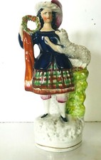 sujet faïence fine anglaise représentant bergère et son mouton . XX siècle.