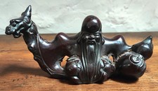 Japon. Ancien Netsuké Sage assis devant Dragon en Bois. Longueur 18cm. Tbon état