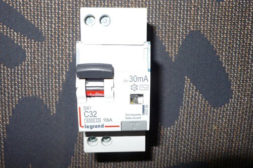 Disjoncteur differentiel 32a - disjoncteur,