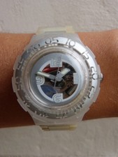 Montre SWATCH squelette, pile