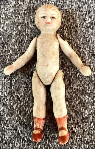 Jolie petite poupée ancienne - petite,