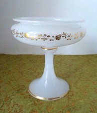 Bonbonnière (ou baguier) en opaline blanche ancienne