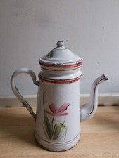 Cafetière en tôle émaillée décor floral