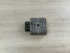 UN REGULATEUR DE TENSION