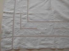 Drap broderie a l'echelle