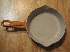 Poêle en Fonte Émaillée Le Creuset N°16 Double Bec Verseur Made In France. TBE